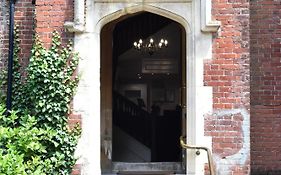 Canterbury Hotel Cottages And Apartment'S